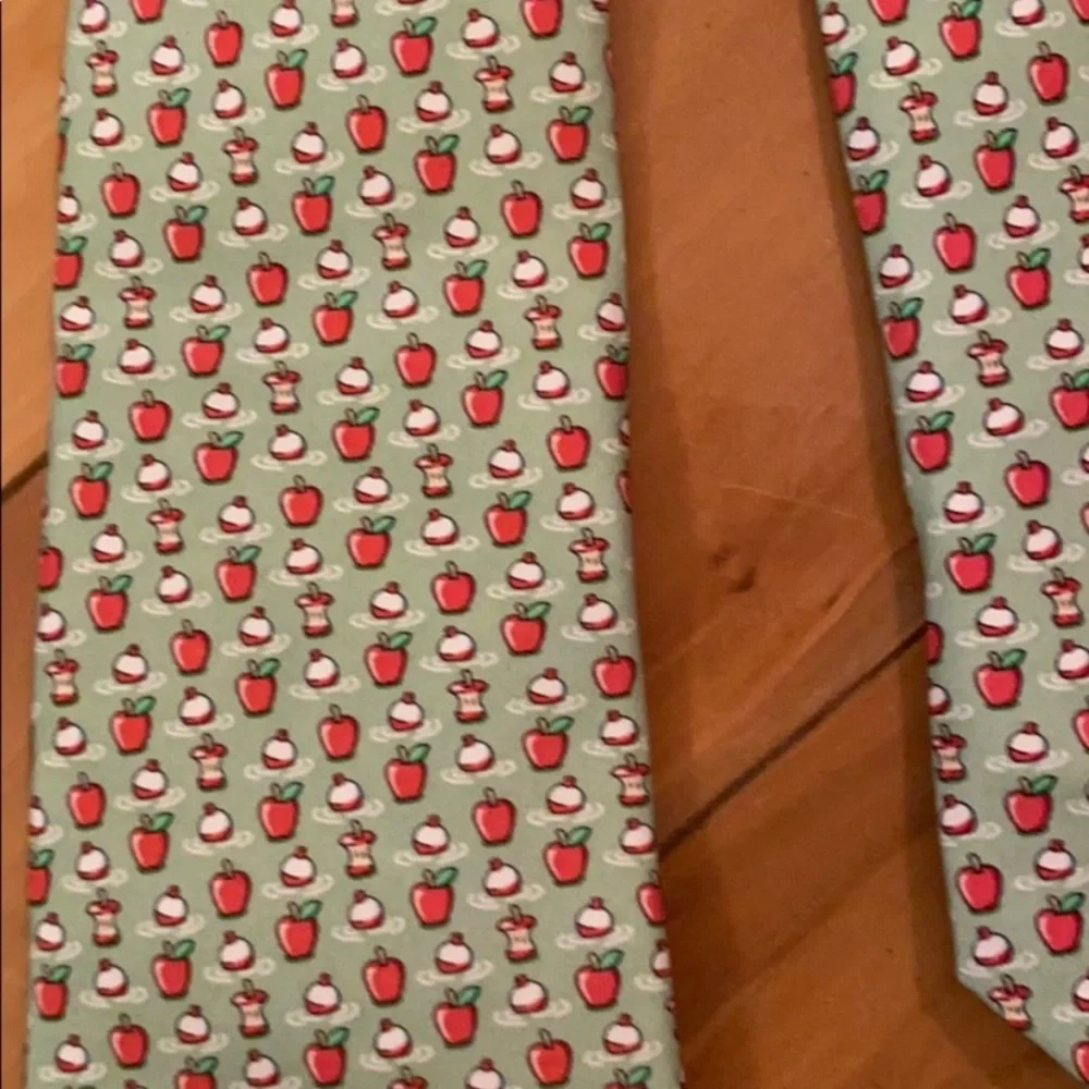 Vineyard Tie
